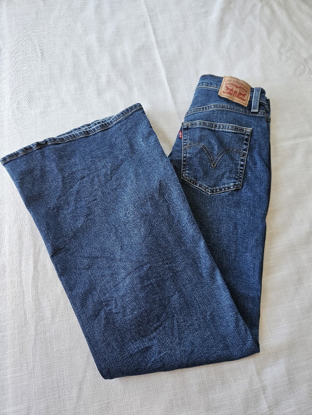Levi's Ribcage Bell Jeans Size 28 A New York Moment